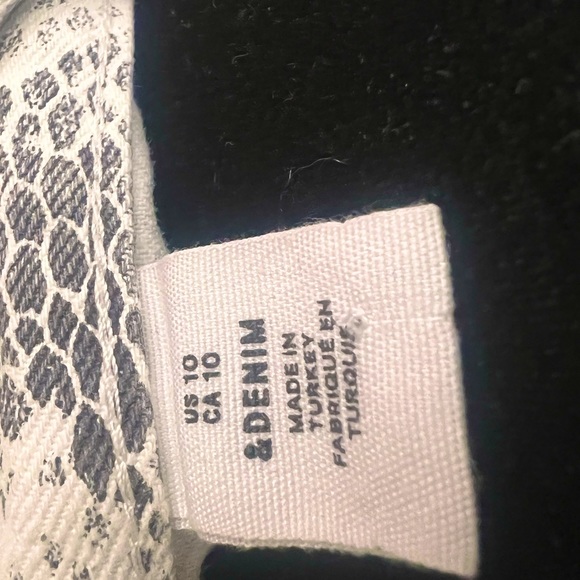 Size 10 snake skin denim - Picture 4 of 4